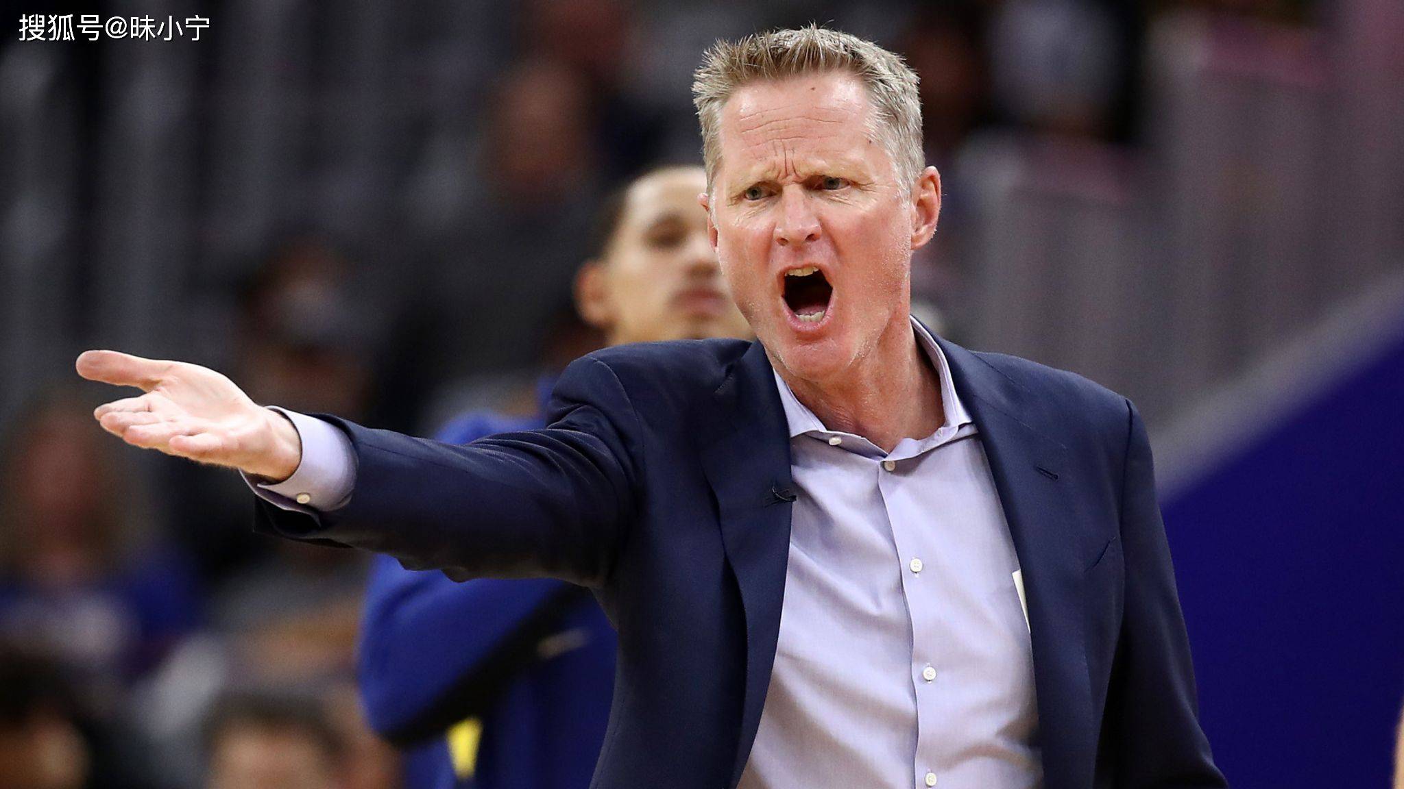 包含关键时刻荷甲传出新动向，洛杉矶快船单刀错失，管理层表态：质疑声仍在，阵容厚度经受考验的词条